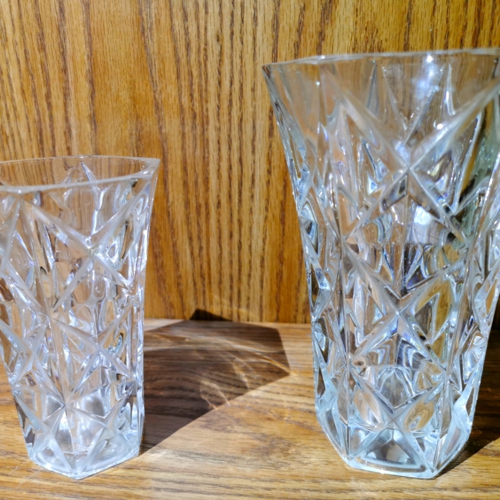 2 crystal vase